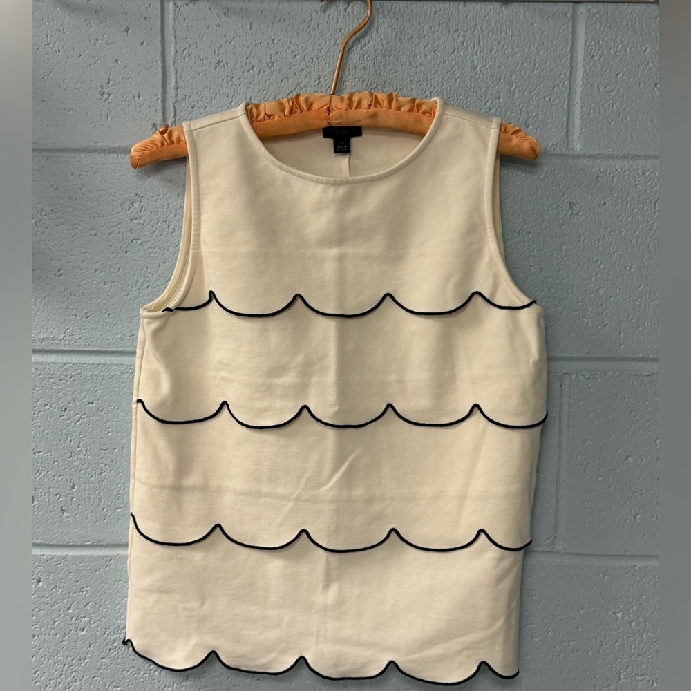 Women’s white Ann Taylor shirt size XS. Worn once. Beautiful style.